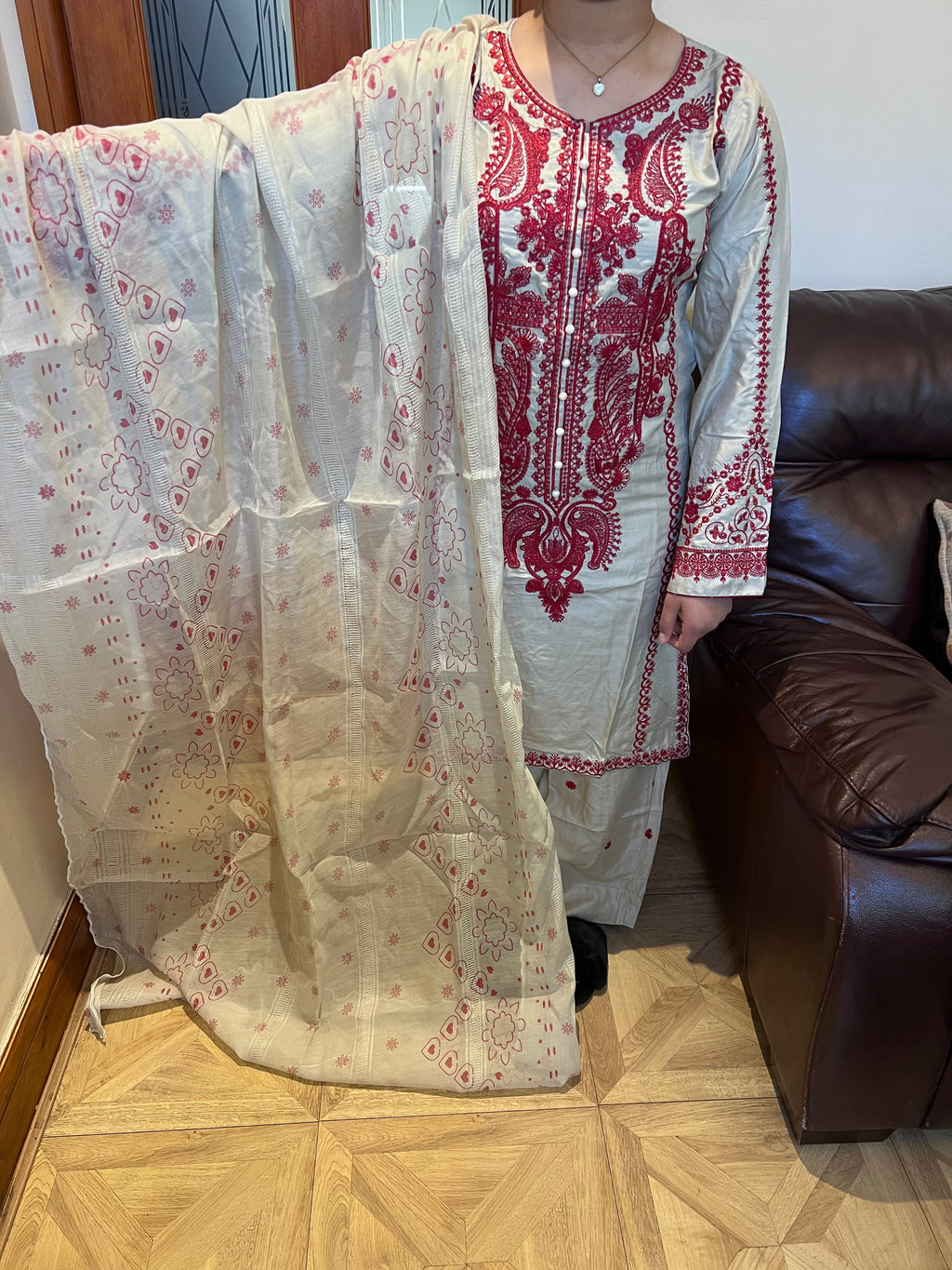 Beautiful linen thread embroidery suite with plazzo trousers and cotton organza dupatta