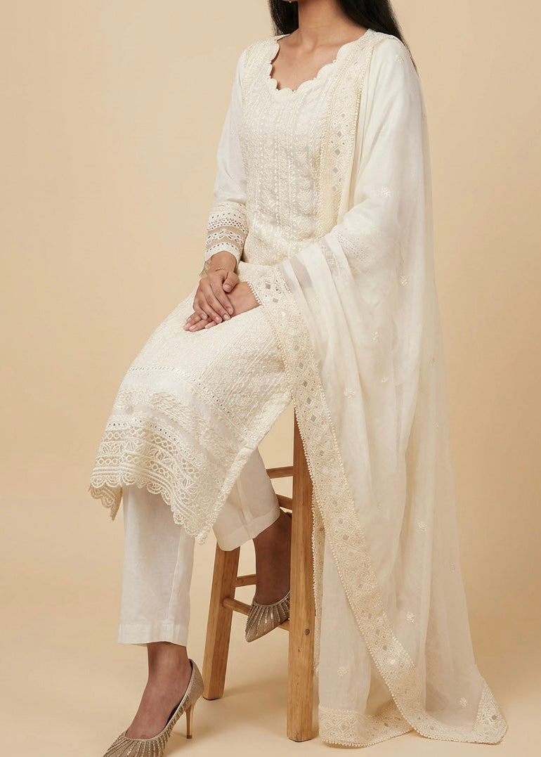 Off-White Chiffon Traditional 3-Piece Suit