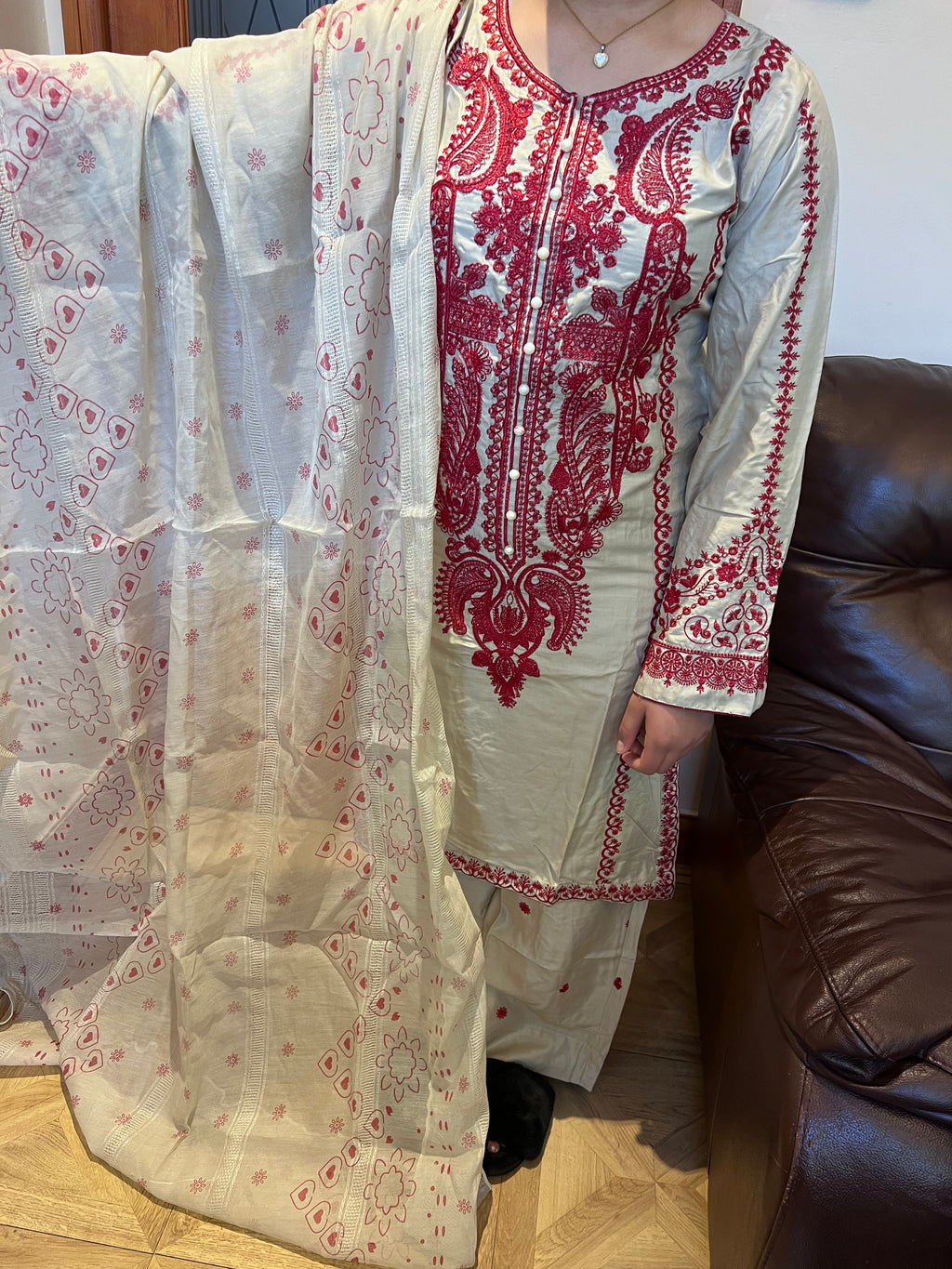 Beautiful linen thread embroidery suite with plazzo trousers and cotton organza dupatta