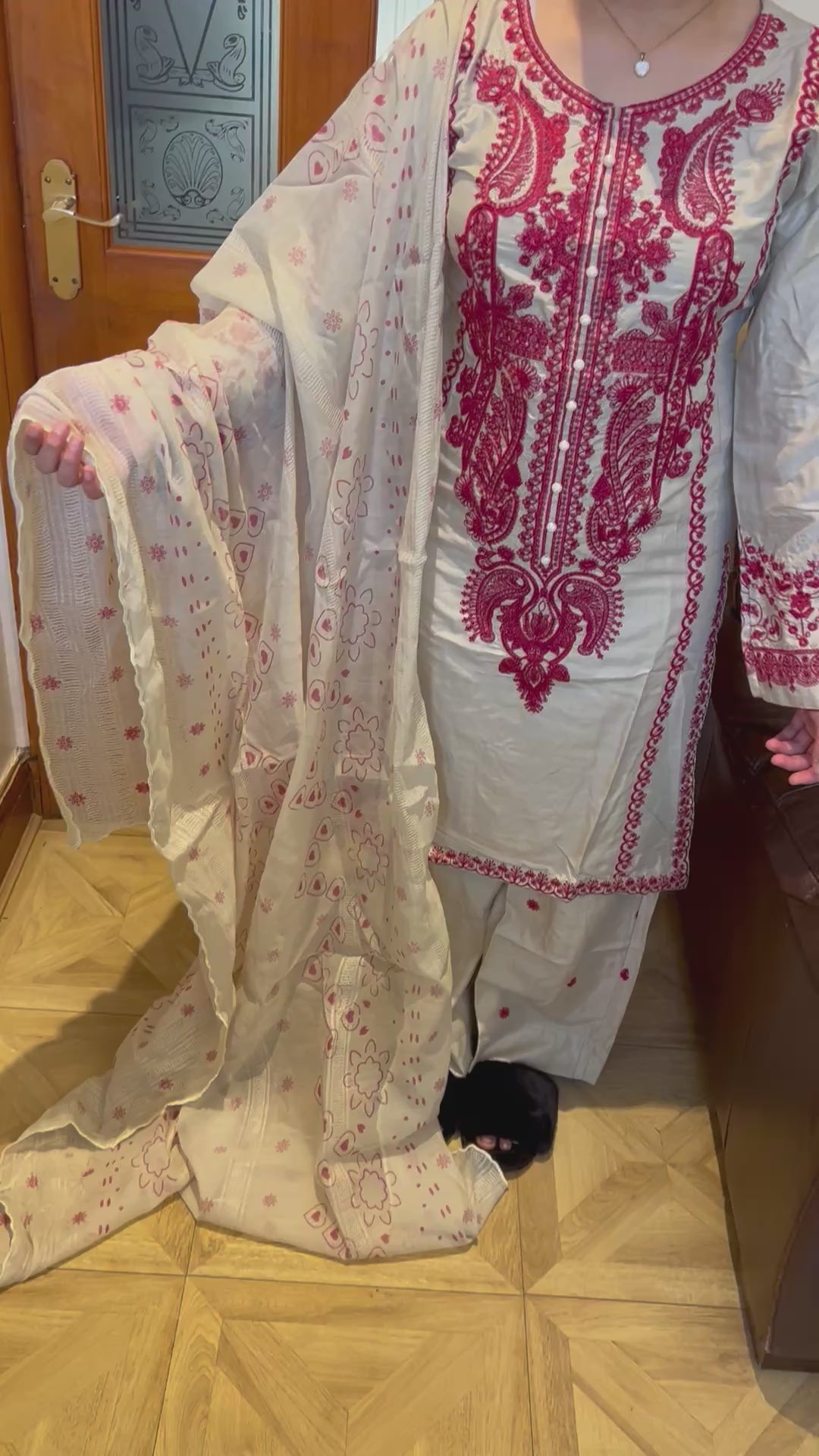 Beautiful linen thread embroidery suite with plazzo trousers and cotton organza dupatta