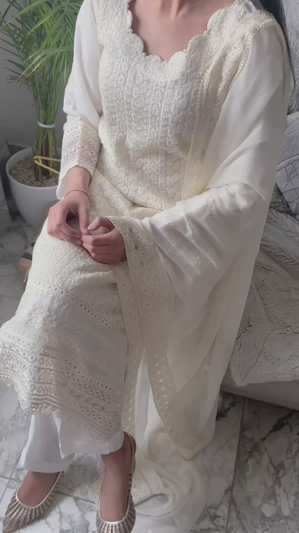 Off-White Chiffon Traditional 3-Piece Suit