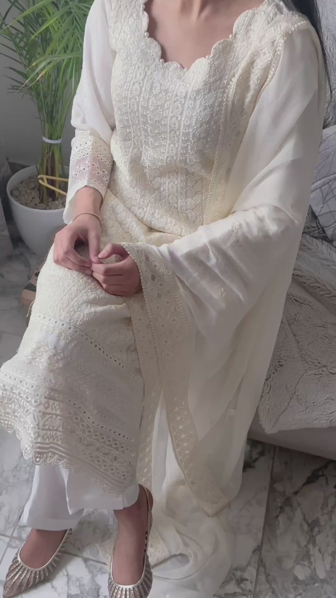 Off-White Chiffon Traditional 3-Piece Suit