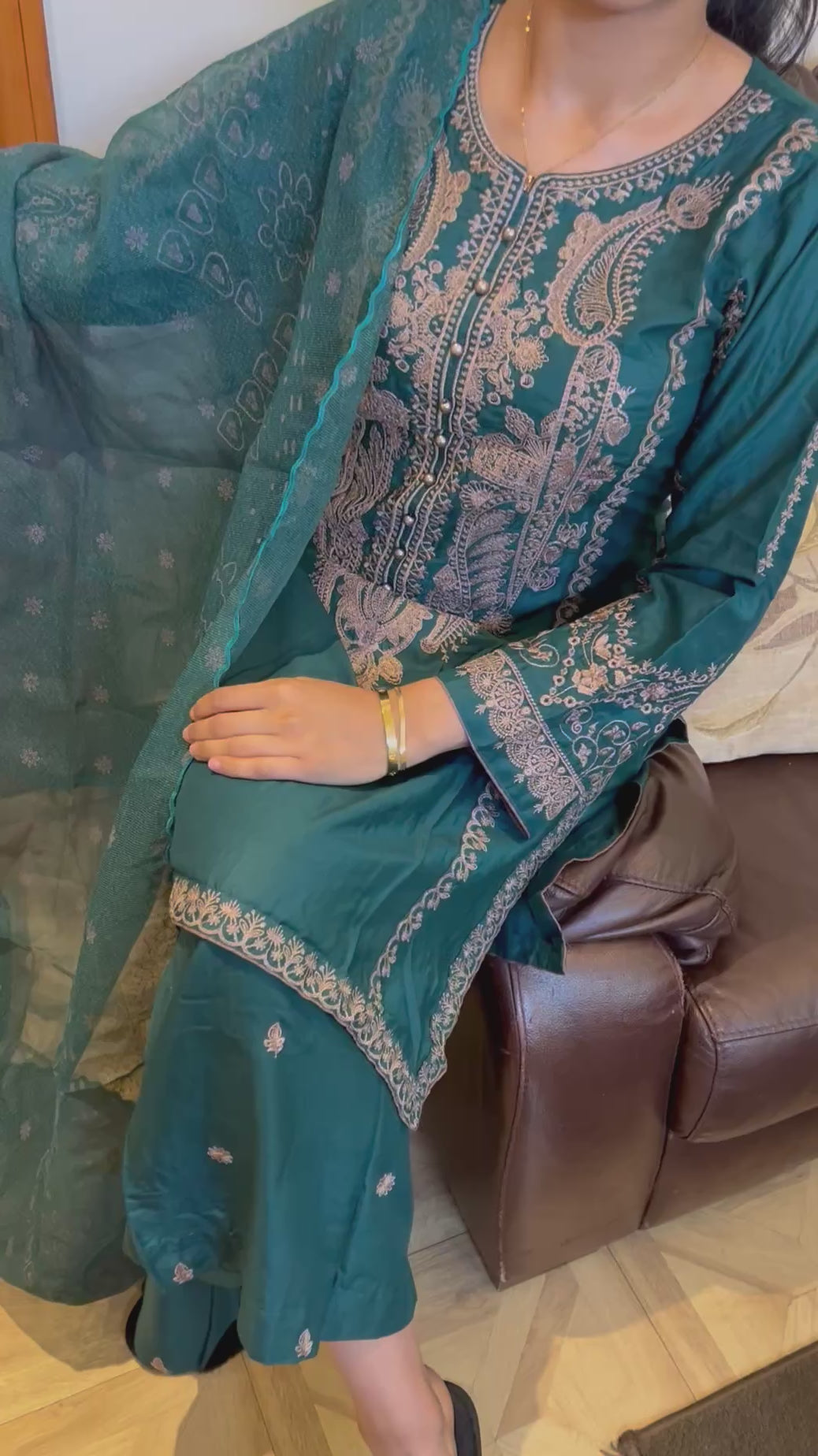 Beautiful linen thread embroidery suite with plazzo trousers and cotton organza dupatta